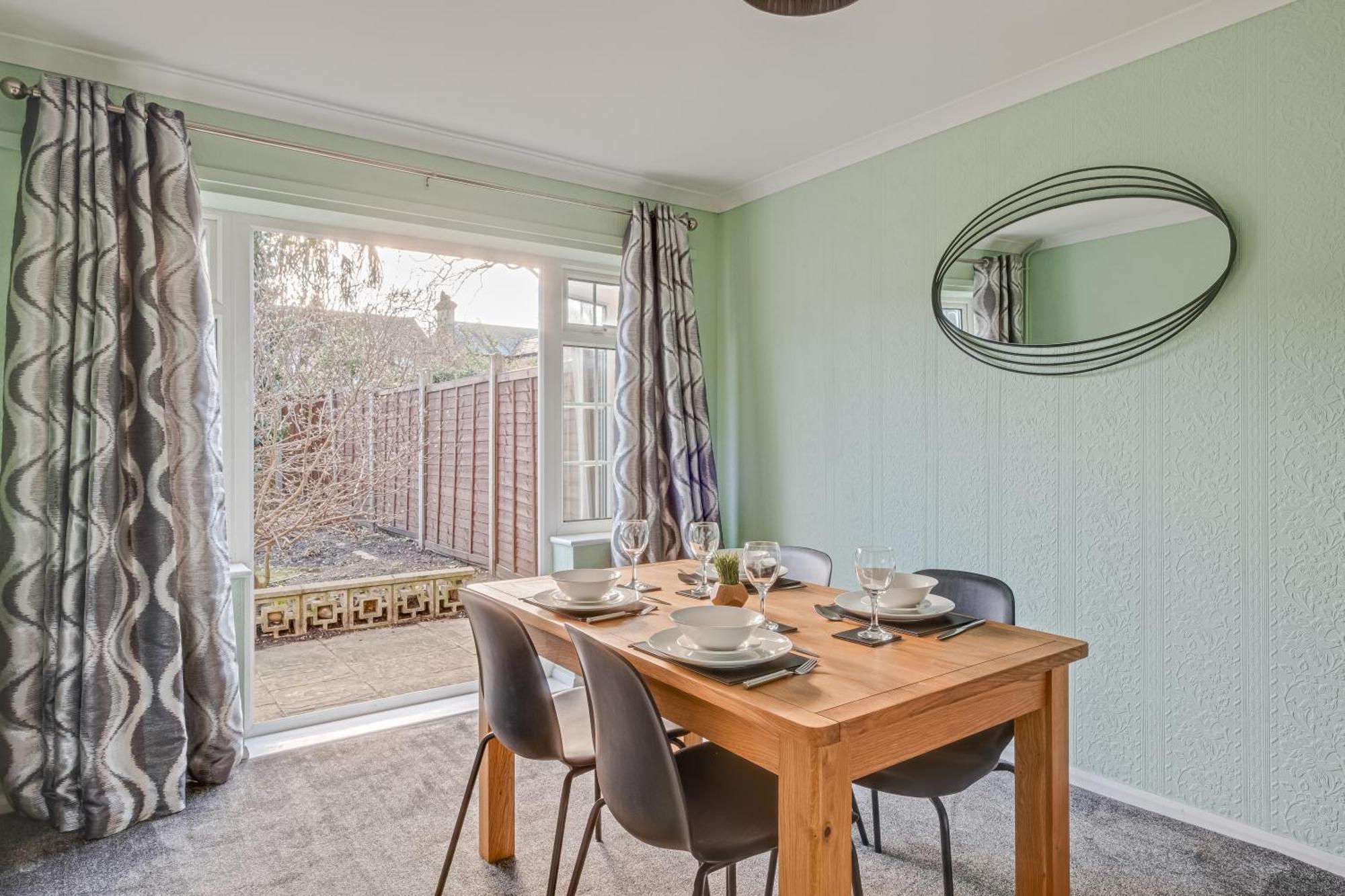 Comfy And Freshly Redecorated Home By Our Home Short Stays Close To Town Centre With Free Parking ベドフォード エクステリア 写真