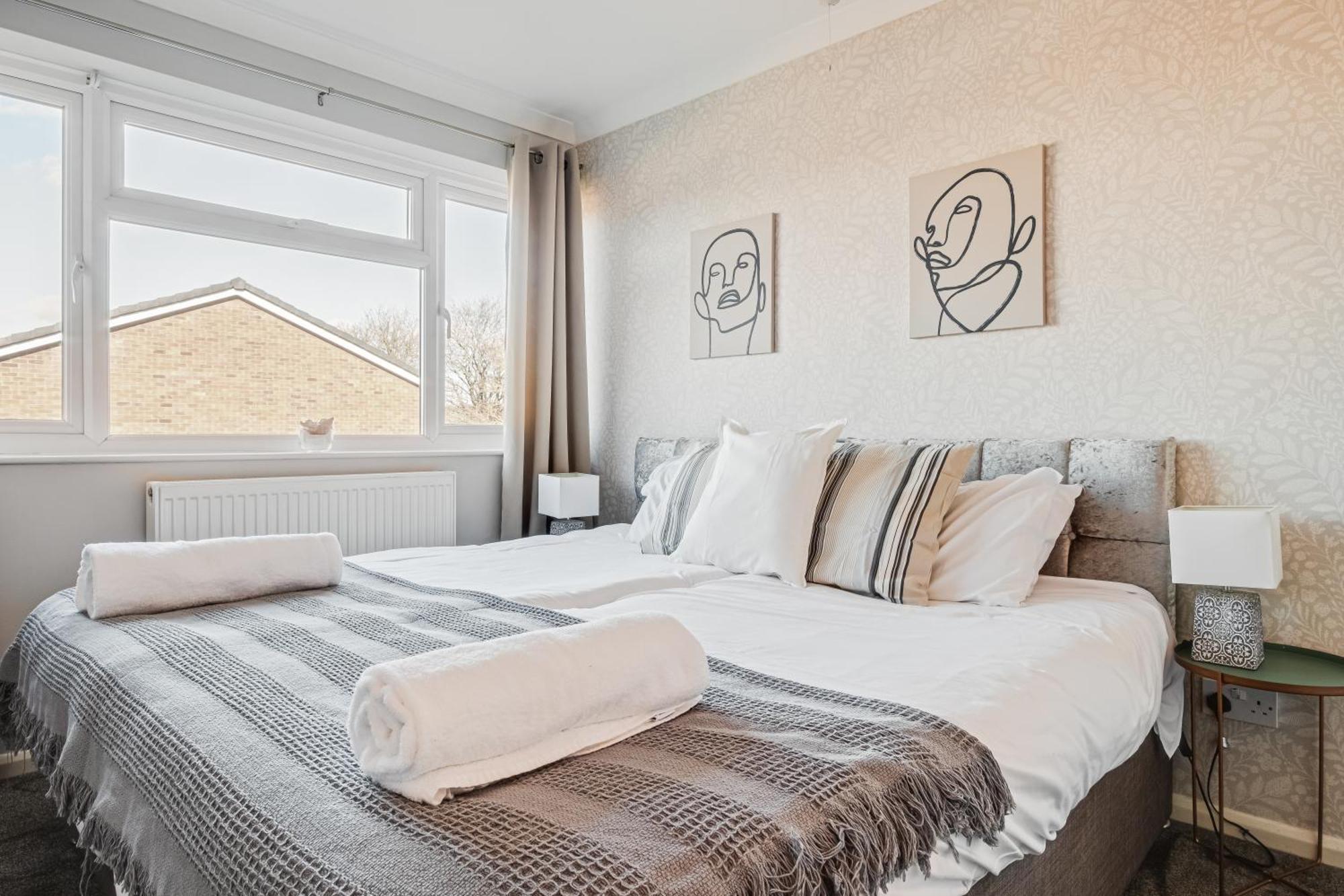 Comfy And Freshly Redecorated Home By Our Home Short Stays Close To Town Centre With Free Parking ベドフォード エクステリア 写真
